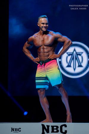 MEN'S PHYSIQUE 174